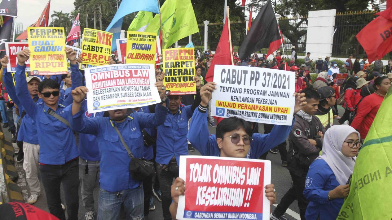 Demo Tolak Perppu Cipta Kerja di DPR RI