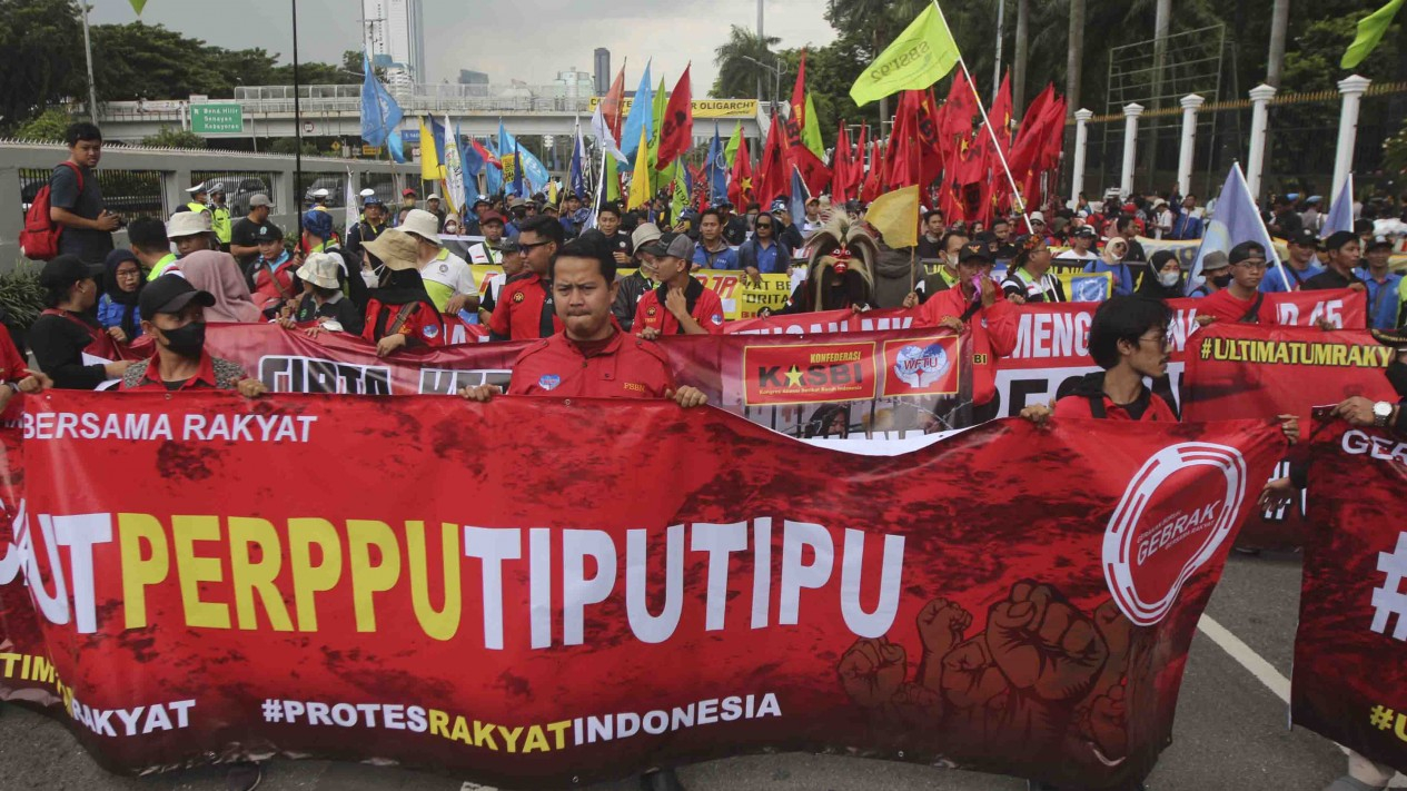 Demo Tolak Perppu Cipta Kerja di DPR RI