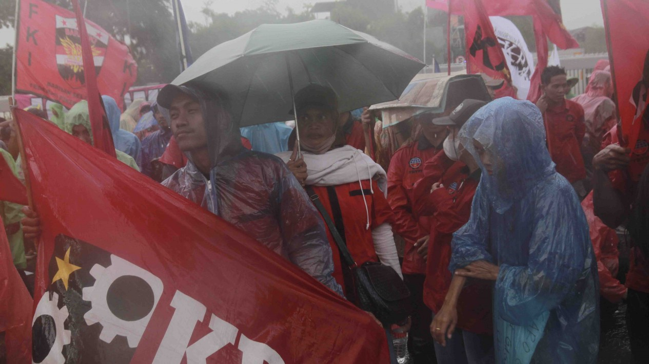 Demo Tolak Perppu Cipta Kerja di DPR RI