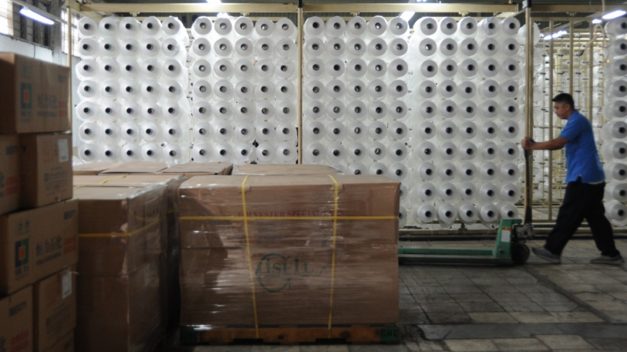 Melihat Proses Pembuatan Bahan Tekstil Daur Ulang