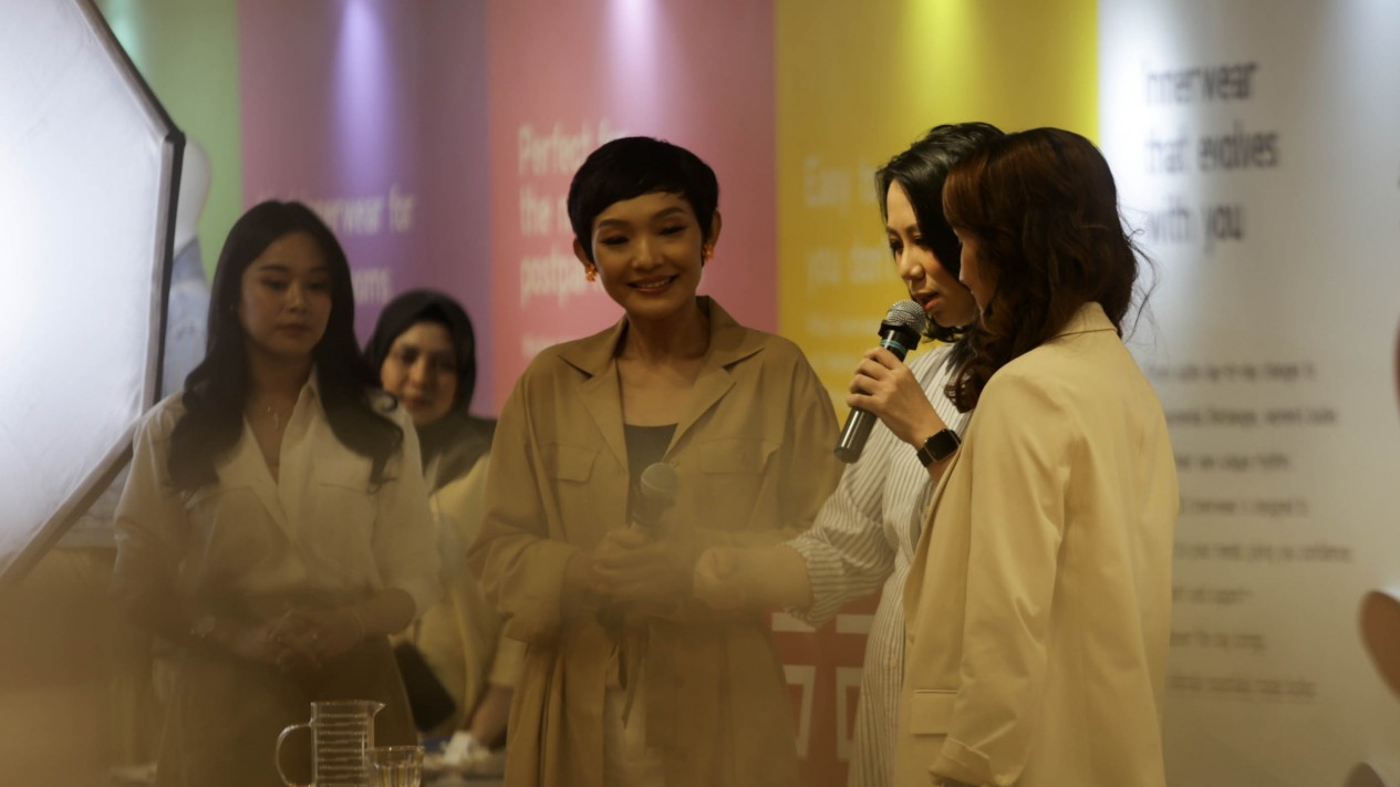 Koleksi Busana LifeWear For Her saat Hari Perempuan