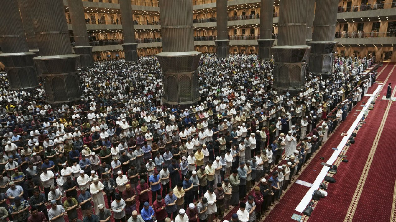 Shalat Tarawih Pertama Jelang Puasa Ramadan di Istiqlal