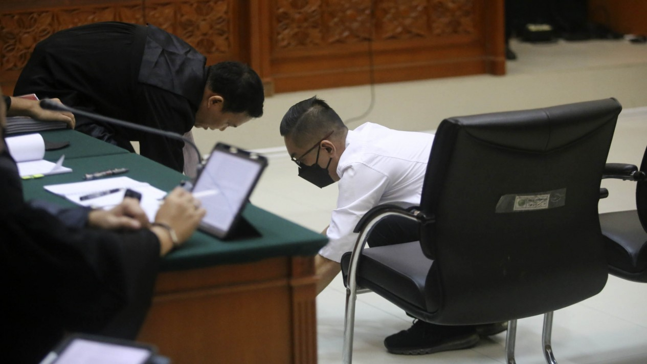 Momen Mic Jatuh Sebelum Pembacaan Tuntutan AKBP Dody