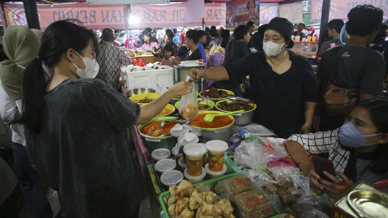 Berburu Takjil Jelang Berbuka Puasa Di Benhil Vlix Id