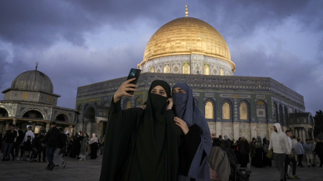 Warga Palestina Bersukacita Saat Idul Fitri di Masjidil Aqsa