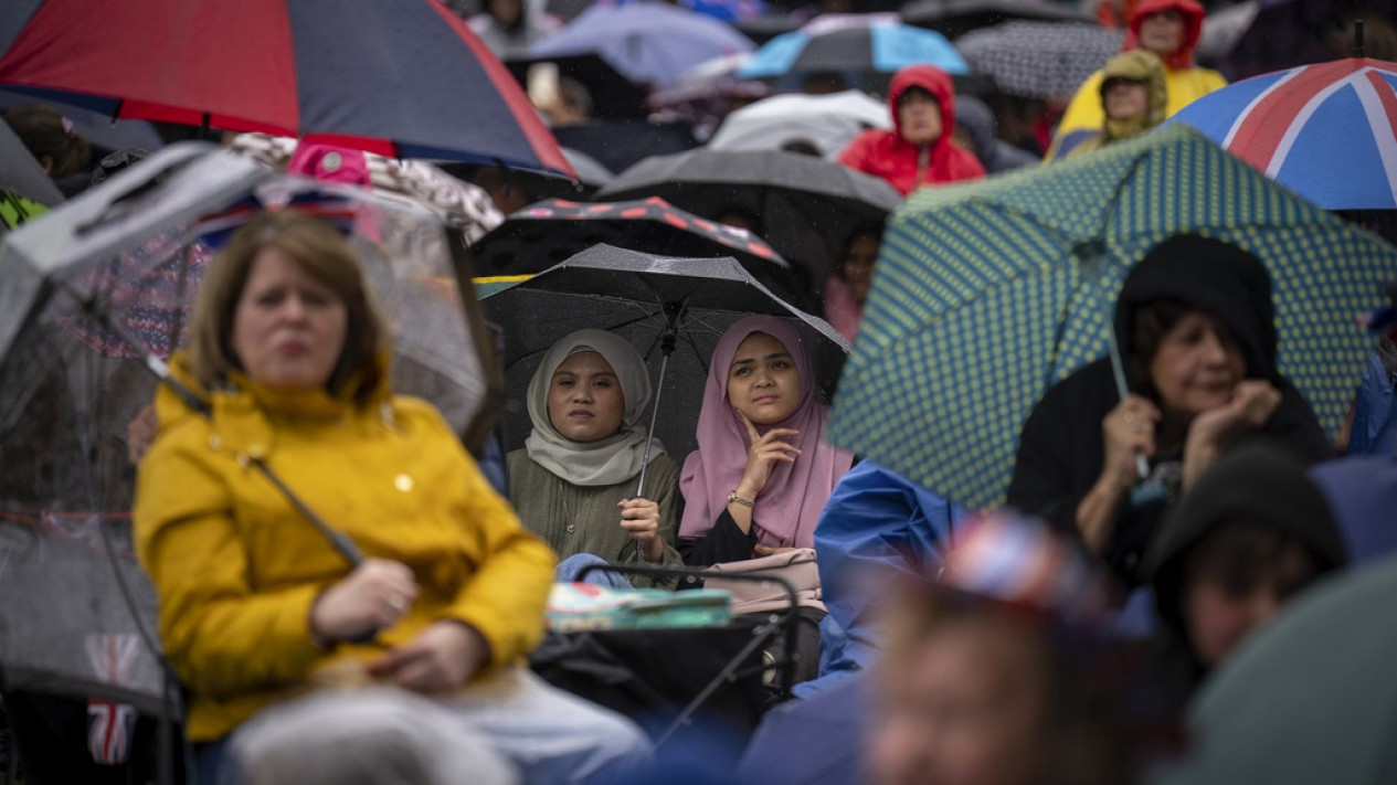 Bahagianya Warga Inggris Saksikan Penobatan Raja Charles