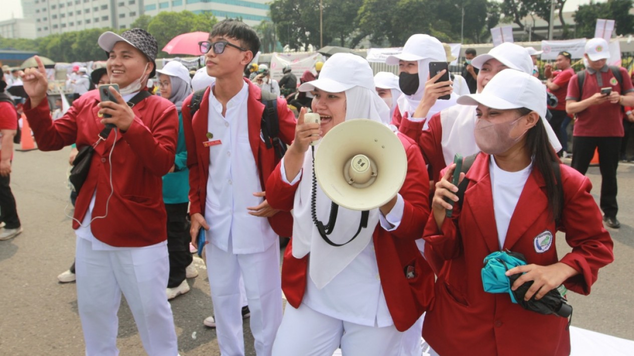 Demo Para Nakes di Depan Gedung DPR RI