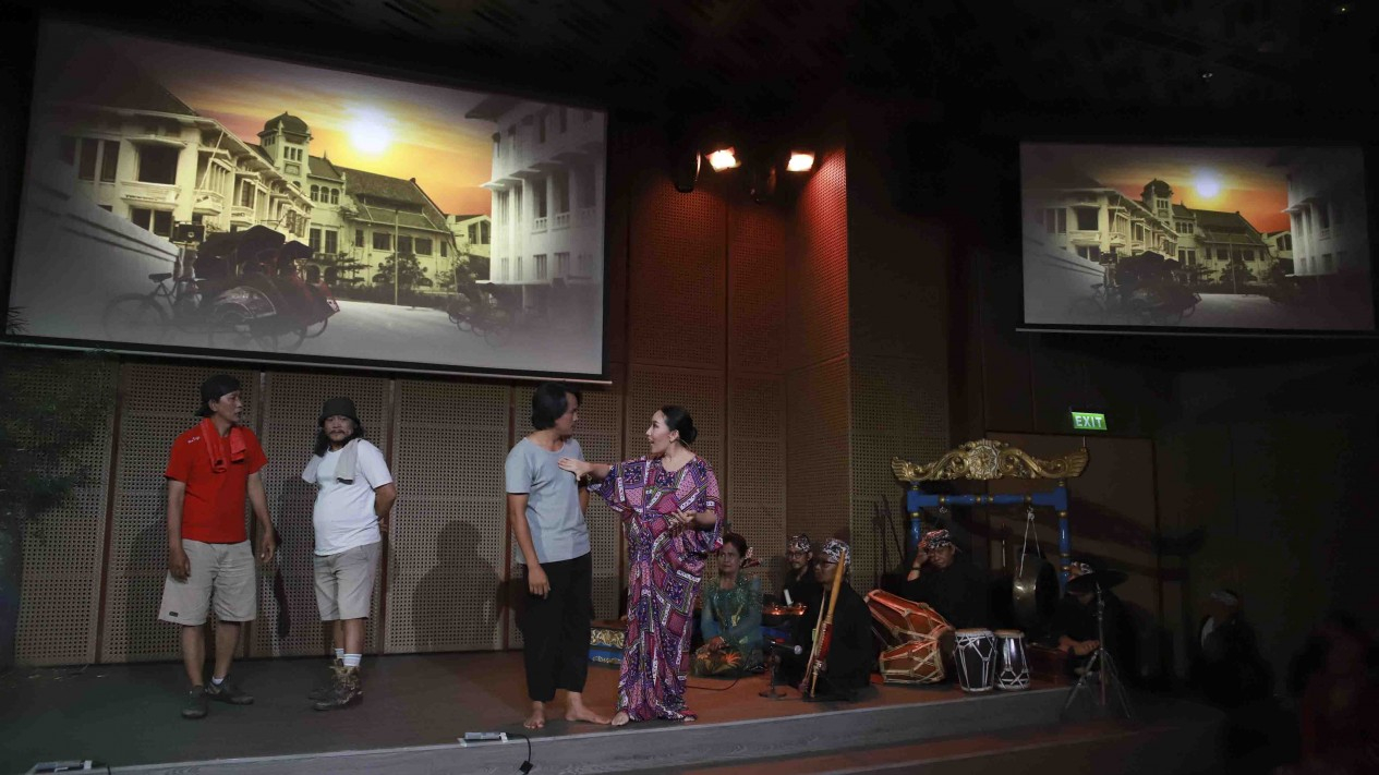 Pertunjukkan Kuntilanak Mangga Dua