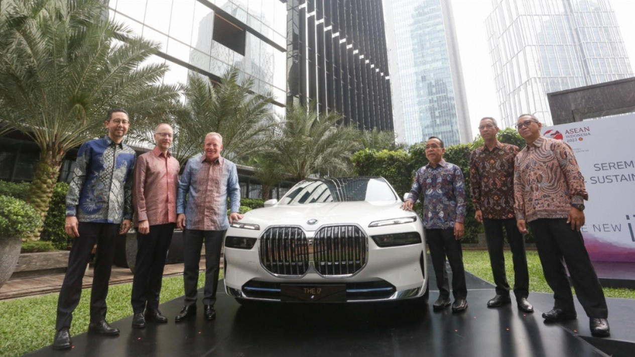 Melihat Canggihnya Mobil Khusus KTT ke-43 ASEAN PLUS 2023