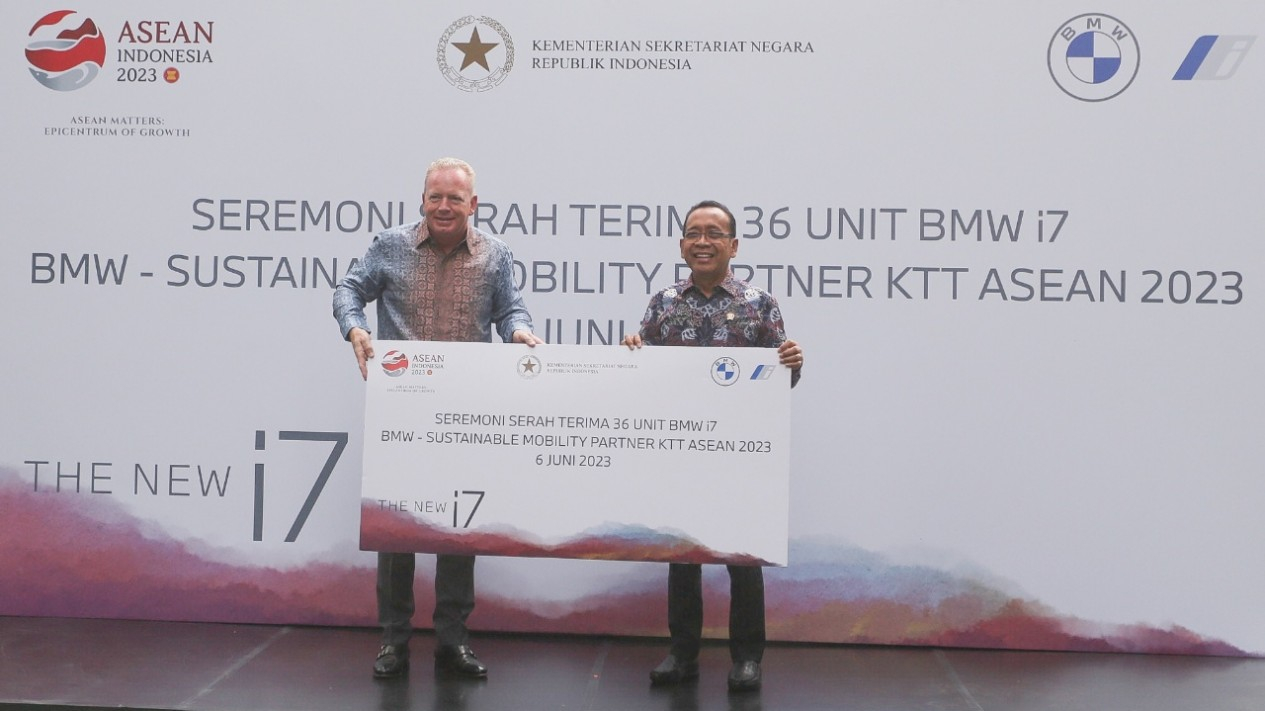 Melihat Canggihnya Mobil Khusus KTT ke-43 ASEAN PLUS 2023