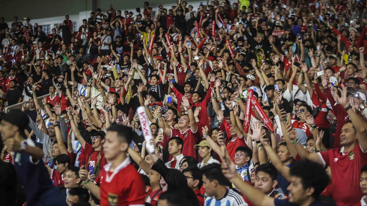 Potret Suporter Indonesia Cari Messi saat Lawan Argentina
