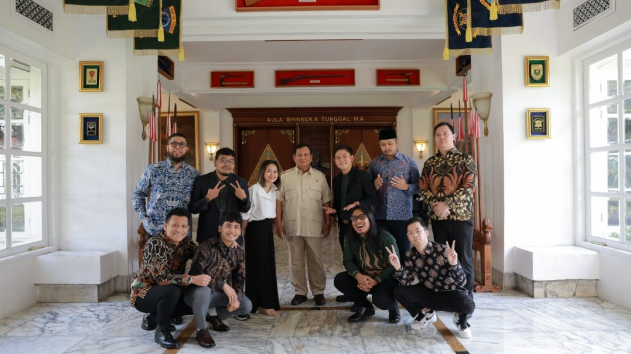 Momen Bintang Emon hingga Young Lex Main ke Kantor Prabowo