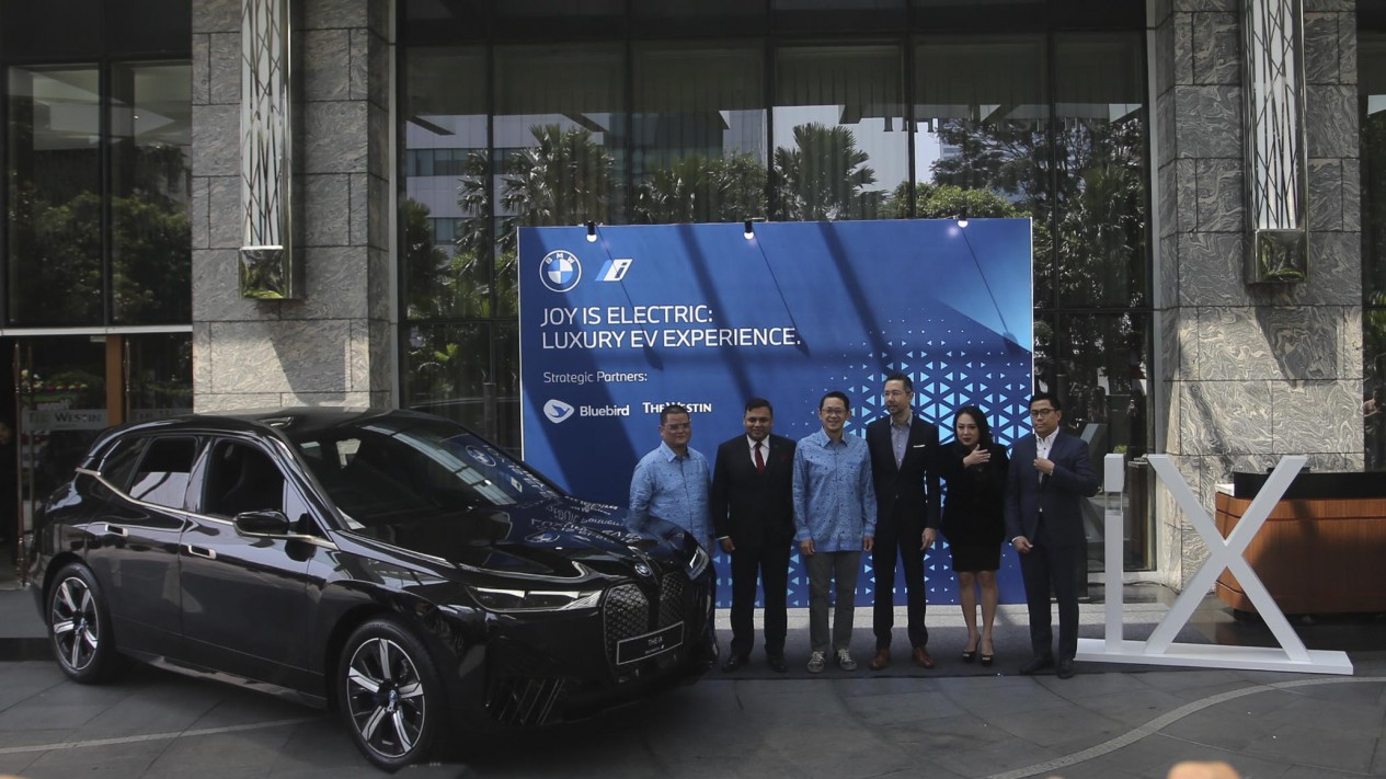BMW iX, Kendaraan Full Listrik Premium Hadir di Hotel Mewah