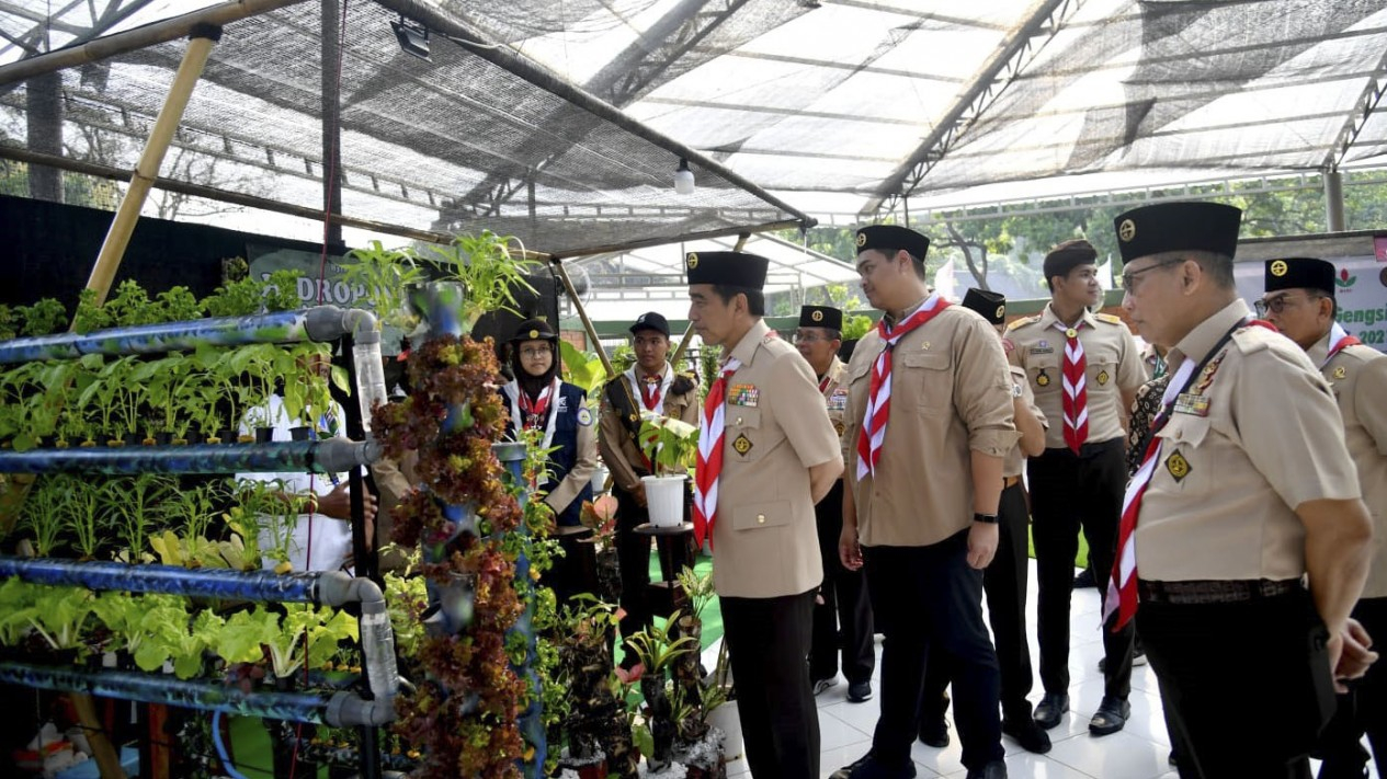 Presiden Jokowi Dan Ibu Iriana Tinjau Raimuna Nasional XII - Vlix.id