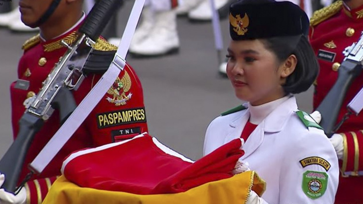 Upacara Penurunan Bendera Merah Putih Di Hut Kemerdekaan Ri Vlixid 2543