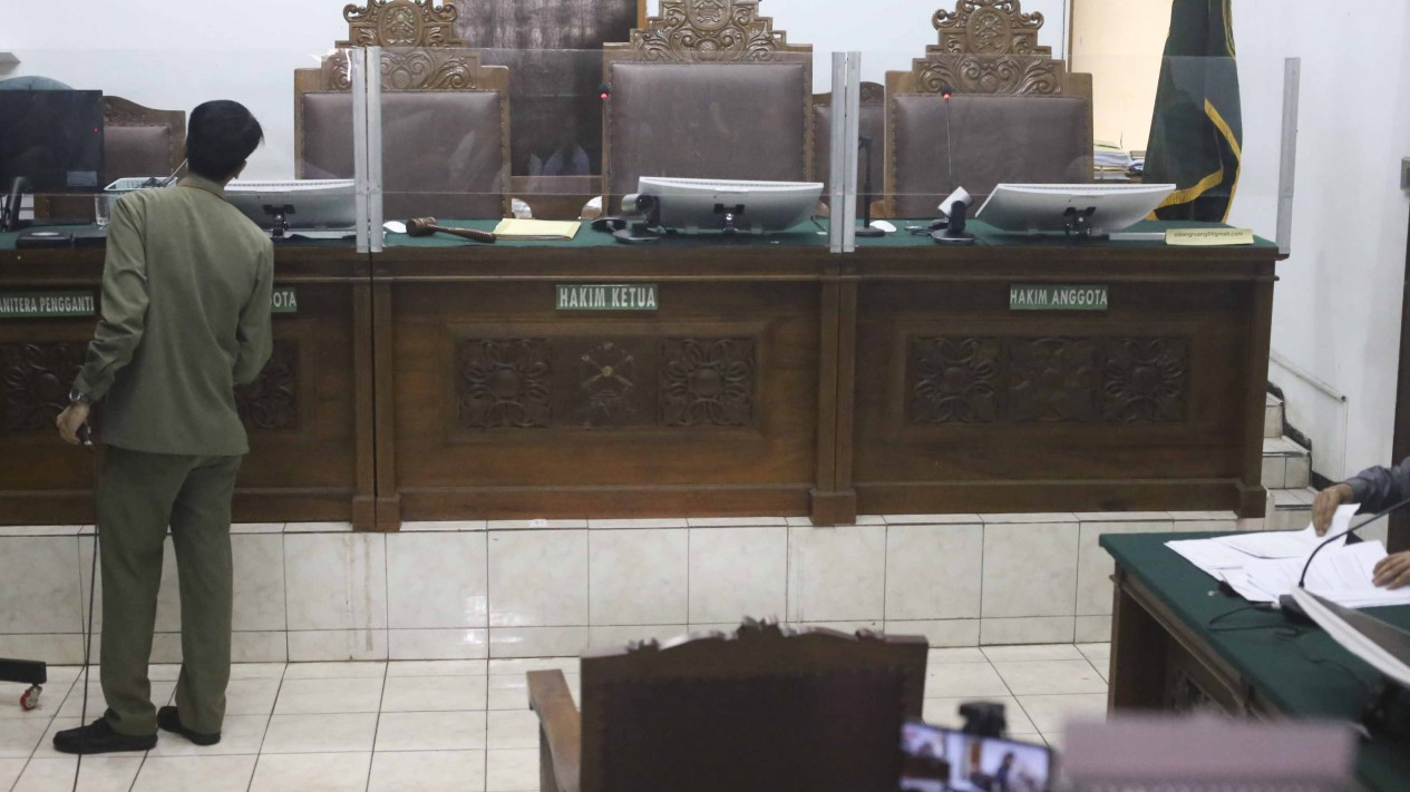 Tidak Hadir, Sidang Perdata Rocky Gerung Ditunda