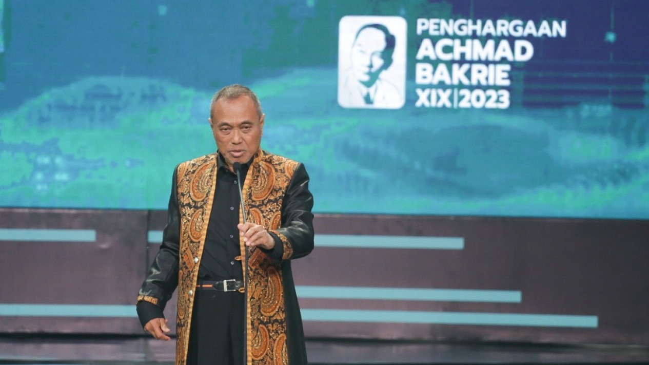 Andrijono Terima Penghargaan Achmad Bakrie Bidang Kedokteran