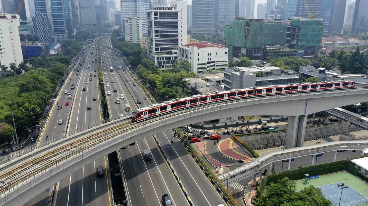 Melihat Foto Udara LRT Jabodebek Saat Beroperasi