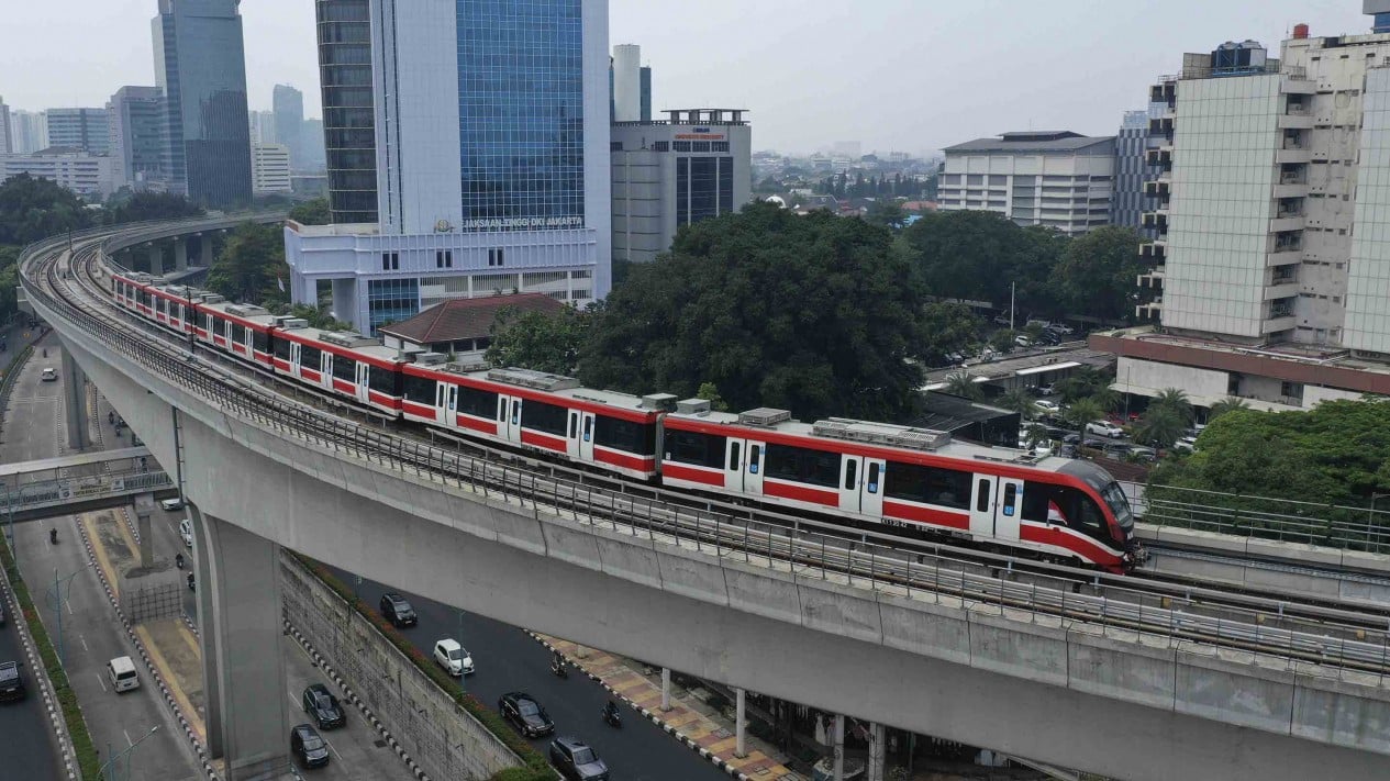 Melihat Foto Udara LRT Jabodebek Saat Beroperasi