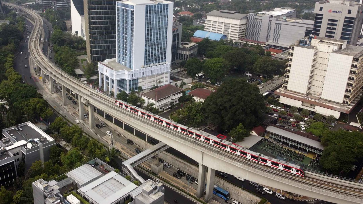 Melihat Foto Udara LRT Jabodebek Saat Beroperasi