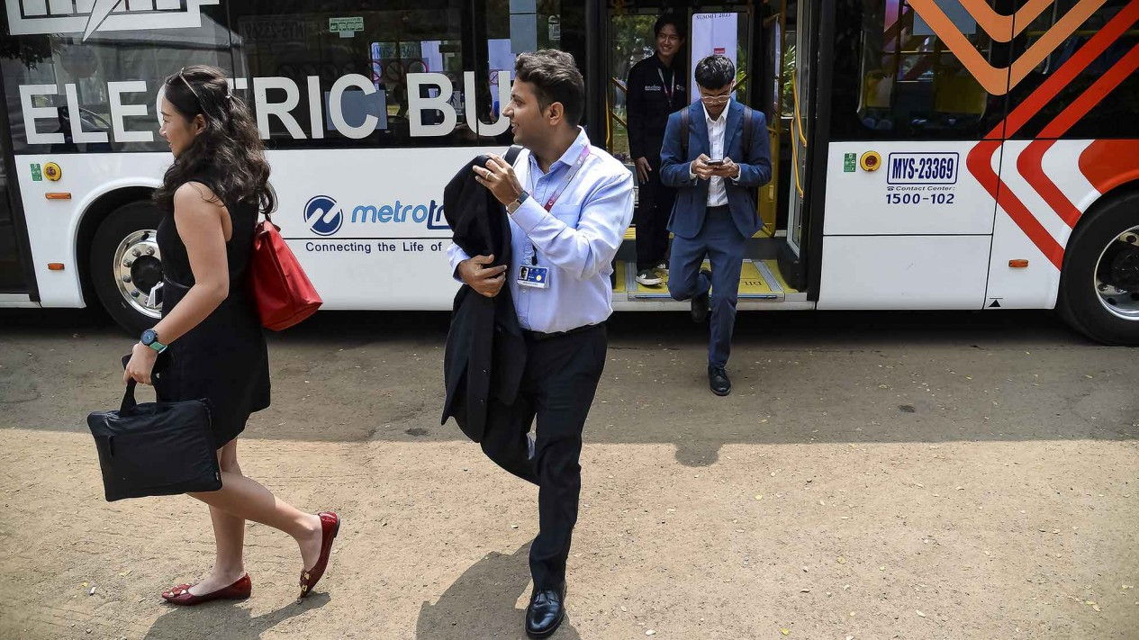 Melihat Bus Listrik Operasional KTT ASEAN 2023 BYD VKTR