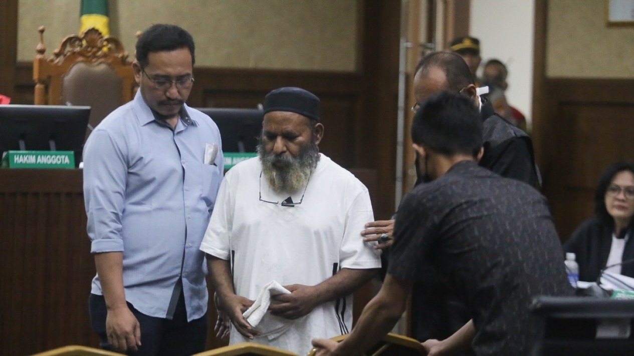 Lukas Enembe Dituntut Penjara 10 Tahun 6 Bulan
