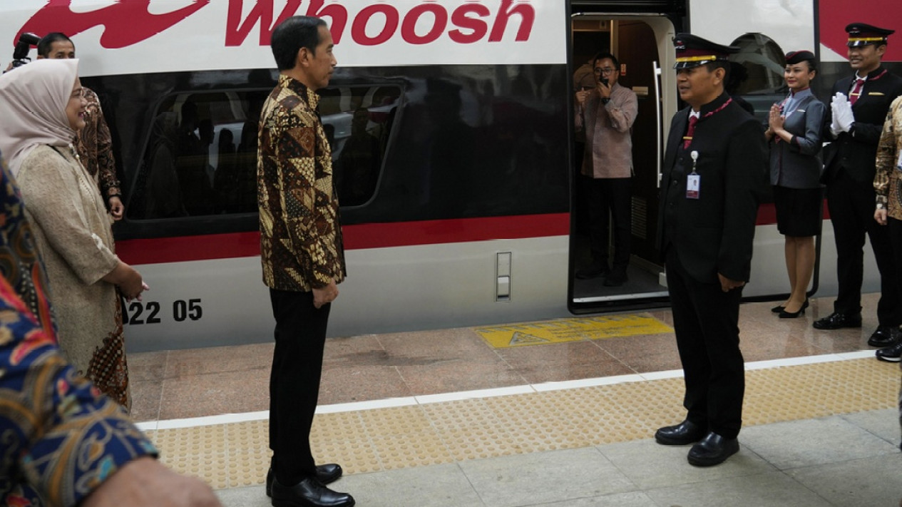 Presiden Jokowi Resmikan Kereta Cepat Whoosh