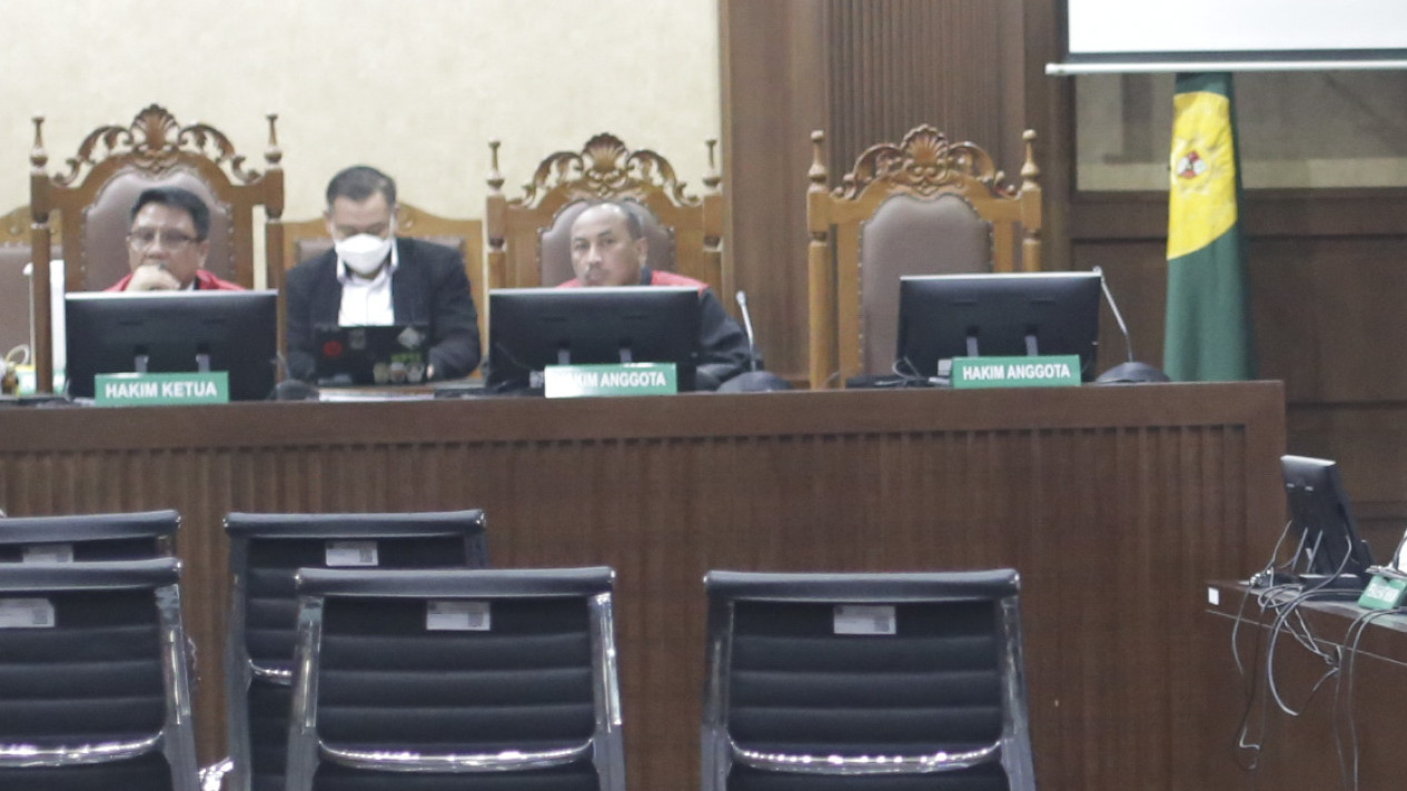 Dirawat, Sidang Vonis Lukas Enembe Ditunda - Vlix.id