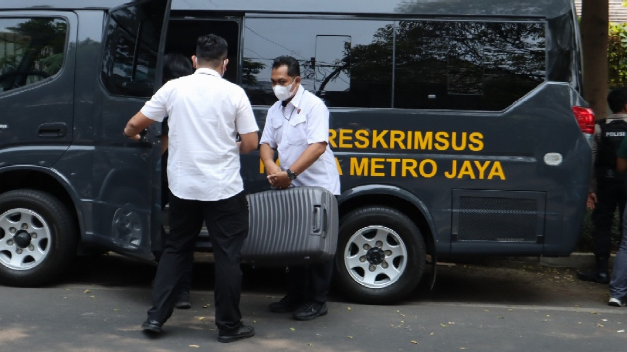 Polda Metro Jaya Geledah Rumah Ketua KPK Firli Bahuri - Vlix.id