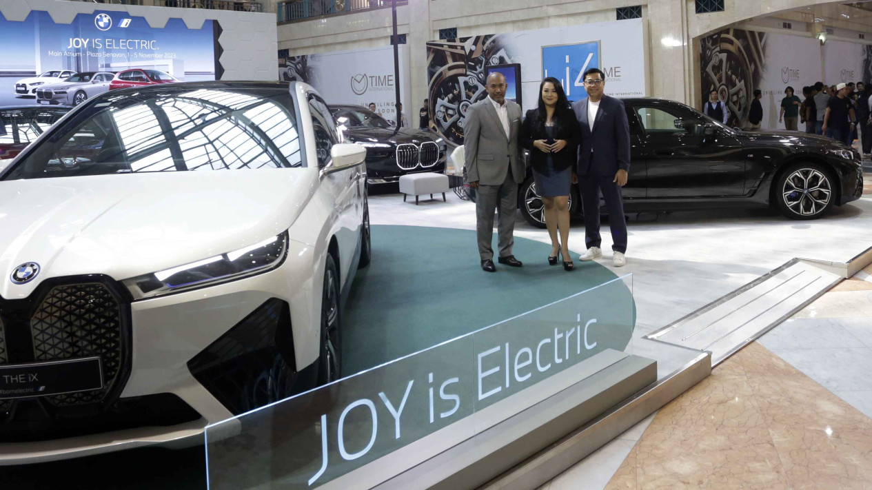 Pameran Kendaraan Listrik BMW 2023 di Jakarta