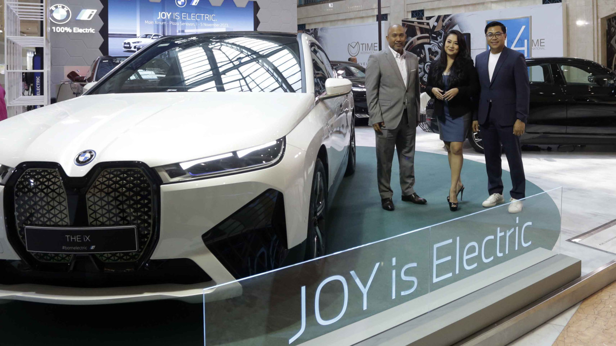 Pameran Kendaraan Listrik BMW 2023 di Jakarta