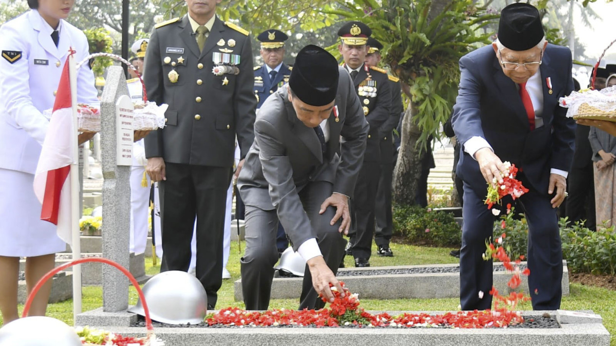 Ziarah Kubur Presiden Dan Wakil Presiden Di Hari Pahlawan - Vlix.id