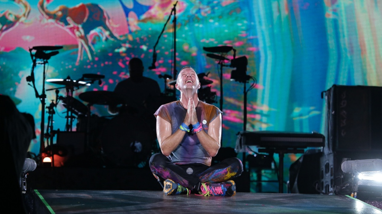 Melihat Lebih Dekat Aksi Chris Martin Saat Konser Di Jakarta - Vlix.id