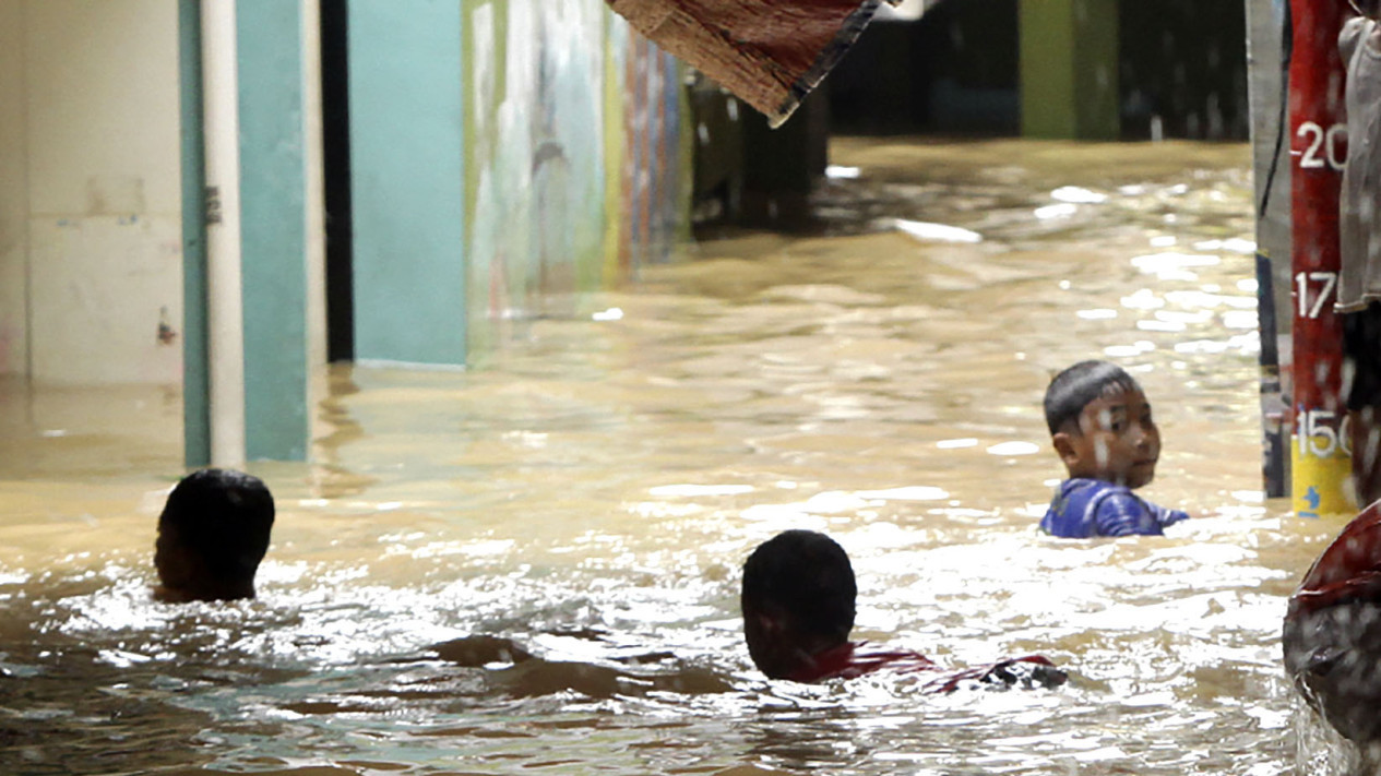 Intensitas Hujan Tinggi, Banjir Hampiri Jakarta Timur