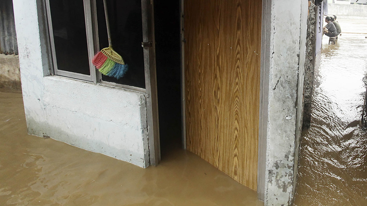 Intensitas Hujan Tinggi, Banjir Hampiri Jakarta Timur