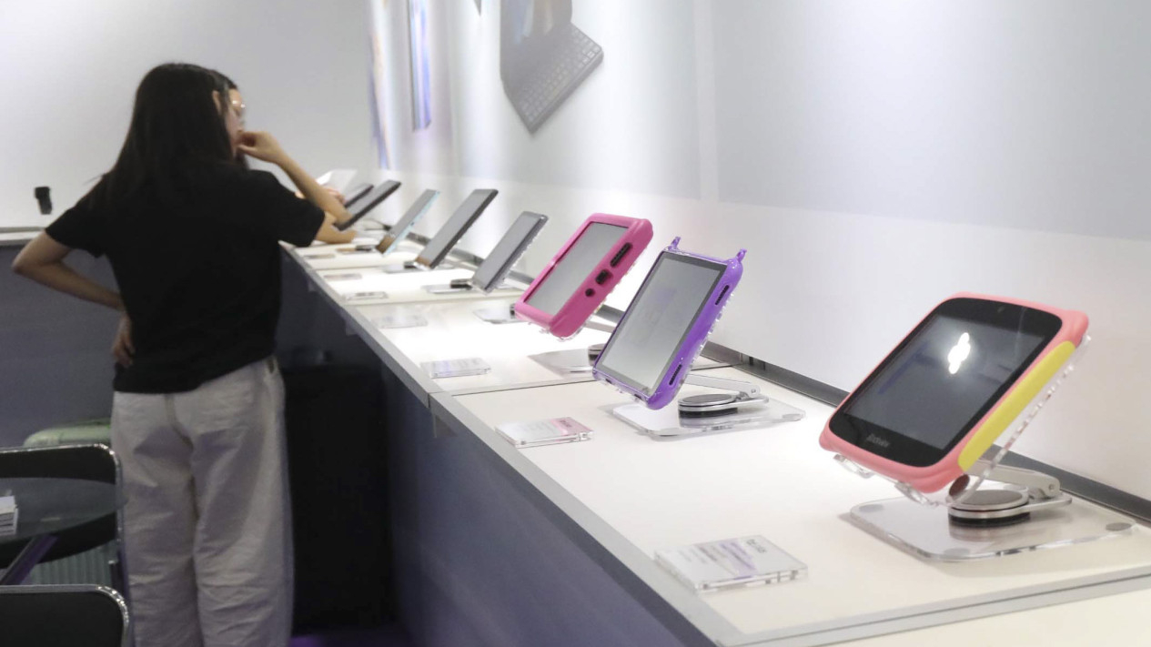Adu Produk Elektronik Modern di Pameran GSEI 2023
