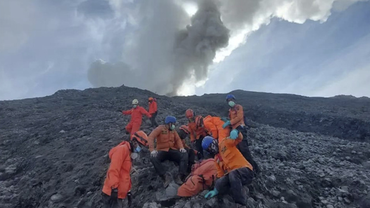 Pencarian dan Evakuasi Korbang Letusan Gunung Marapi