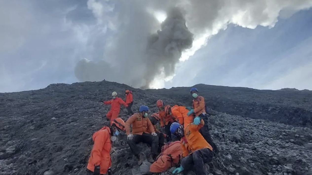 Pencarian dan Evakuasi Korbang Letusan Gunung Marapi