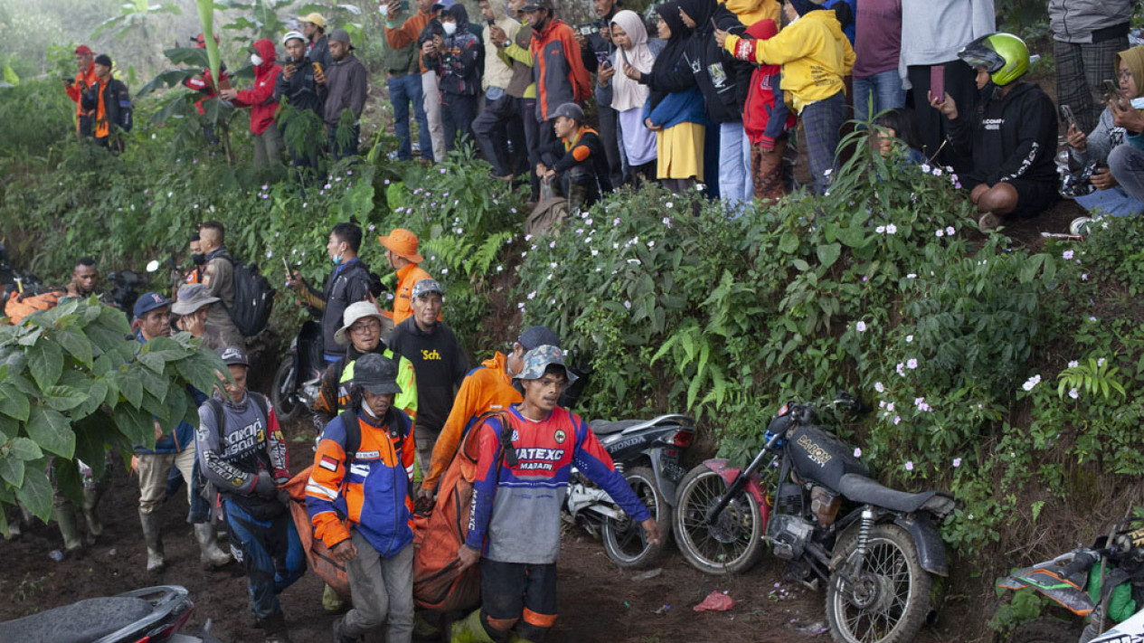 Pencarian dan Evakuasi Korbang Letusan Gunung Marapi