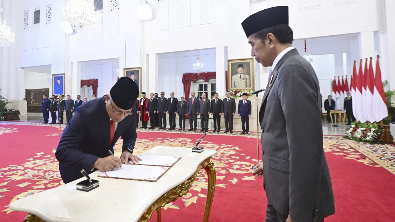 Presiden Jokowi Lantik Marthinus Hukom Sebagai Kepala BNN