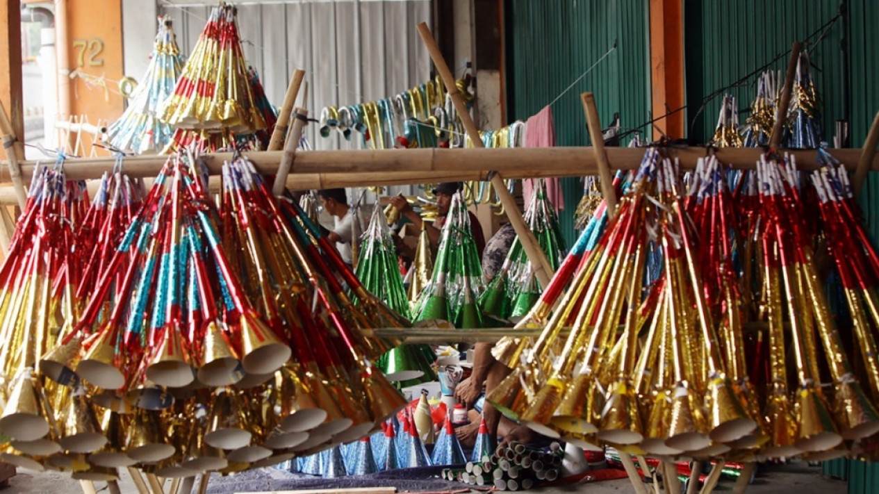 Penjualan Terompet Jelang Tahun Baru 2024