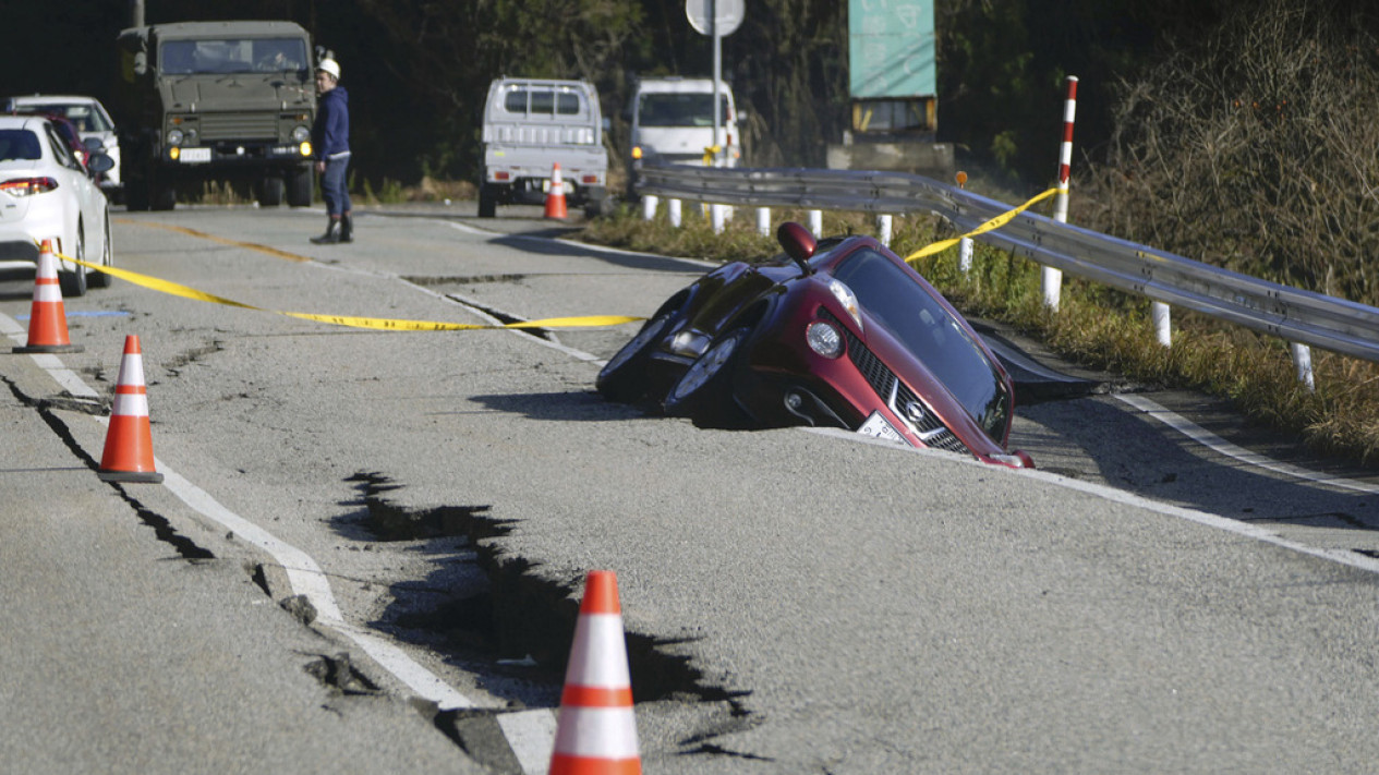 Warga Berlindung di Gedung Sekolah Usai Gempa di Jepang