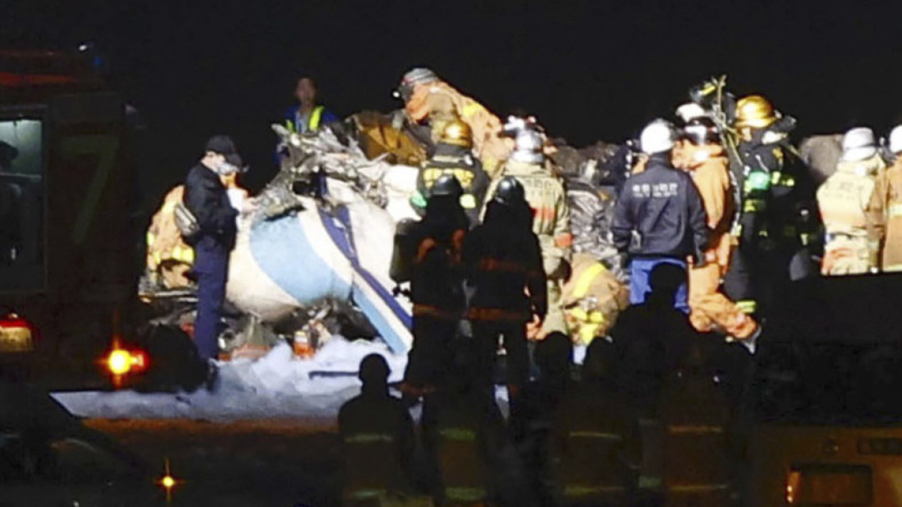 Kecelakaan, Pesawat Japan Airlines Terbakar Hebat di Bandara