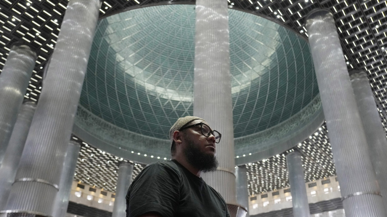 Kegiatan Masyarakat di Masjid Istiqlal Saat Bulan Puasa