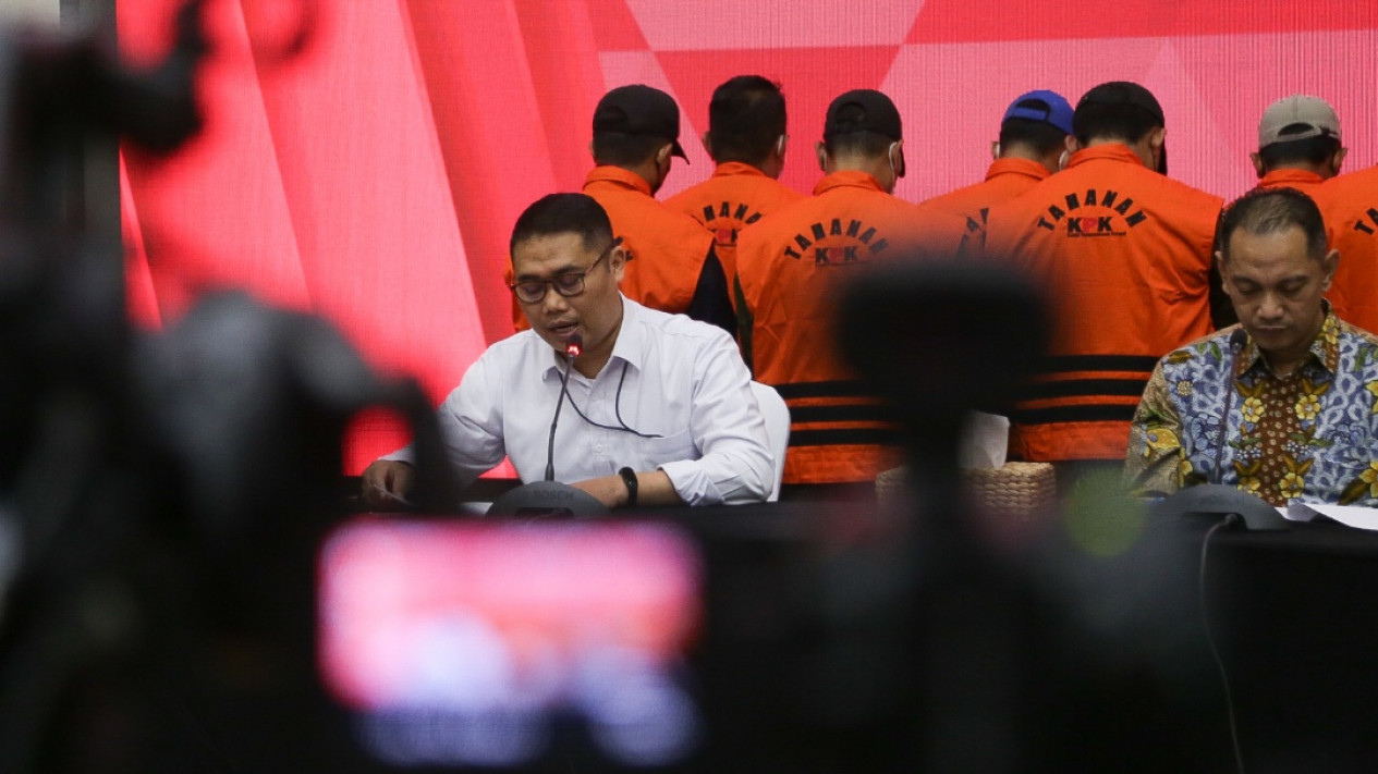 KPK Tahan 15 Tersangka Kasus Pungli Rutan, Termasuk Karutan - Vlix.id