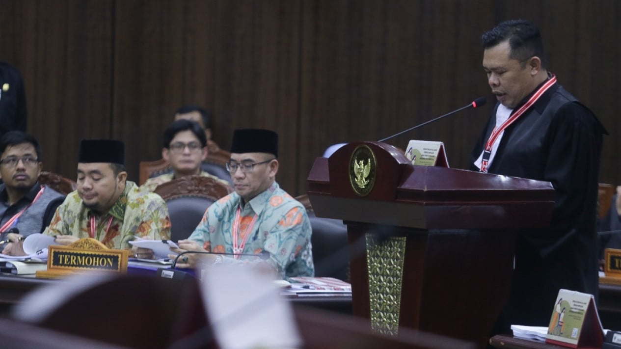 KPU Meminta MK Tolak Gugatan Atas Hasil Pilpres 2024 - Vlix.id