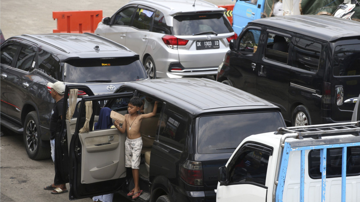 Arus Mudik, Ribuan Pemudik Padati Pelabuhan Gilimanuk