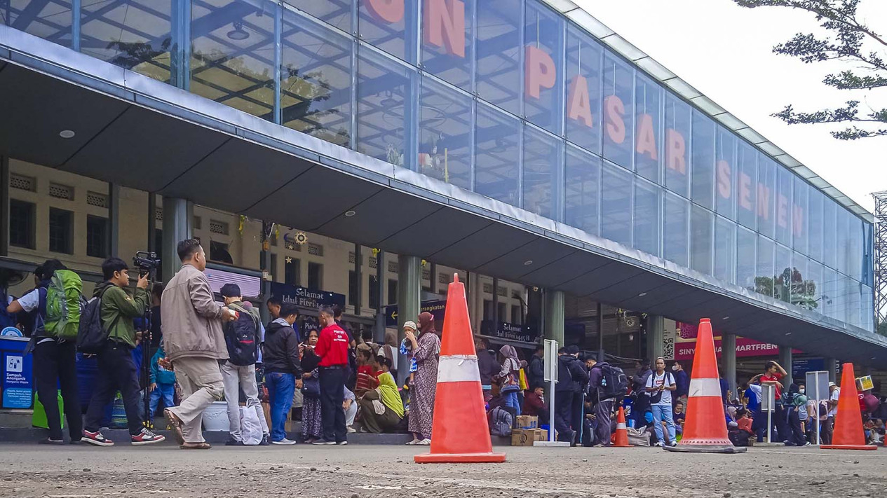 Puncak Arus Mudik Dengan Kereta Api di Stasiun Pasar Senen