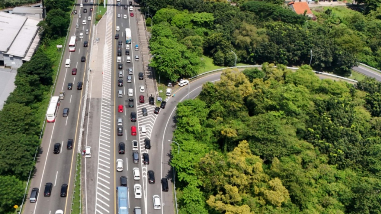 Ribuan Kendaraan Lintasi Tol Cipali saat Puncak Arus Mudik