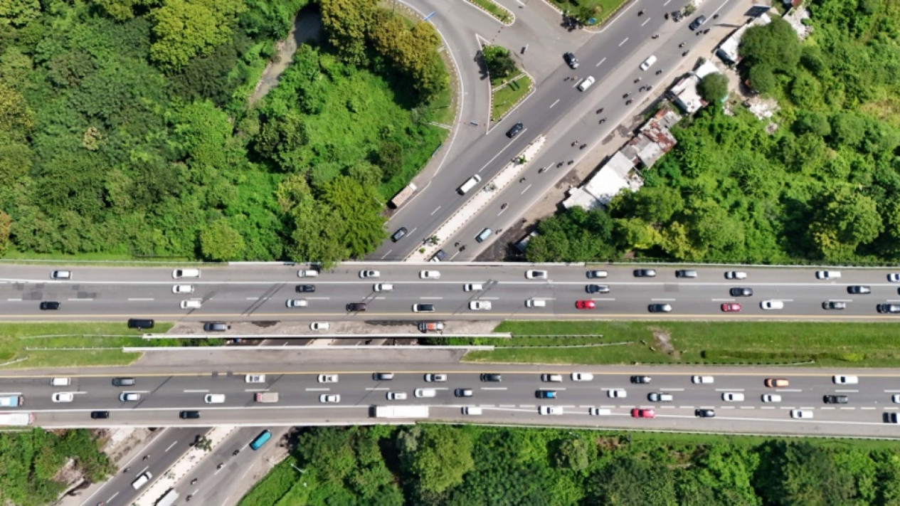 Ribuan Kendaraan Lintasi Tol Cipali saat Puncak Arus Mudik